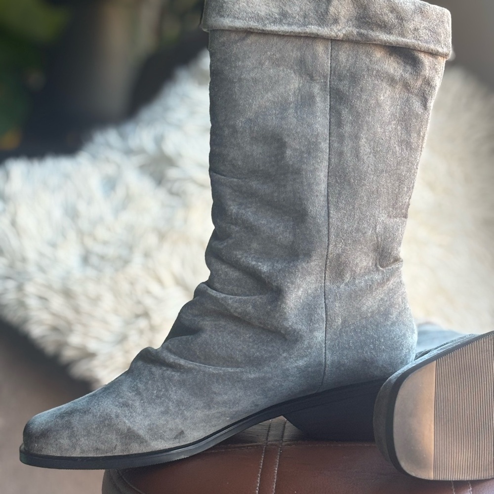 Simons Gray Suede Heeled Boots